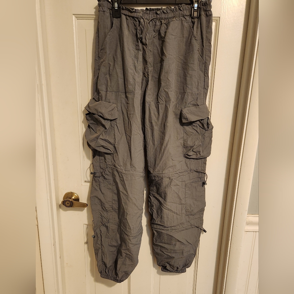 Ladiea Gray Cargo Pants,size M